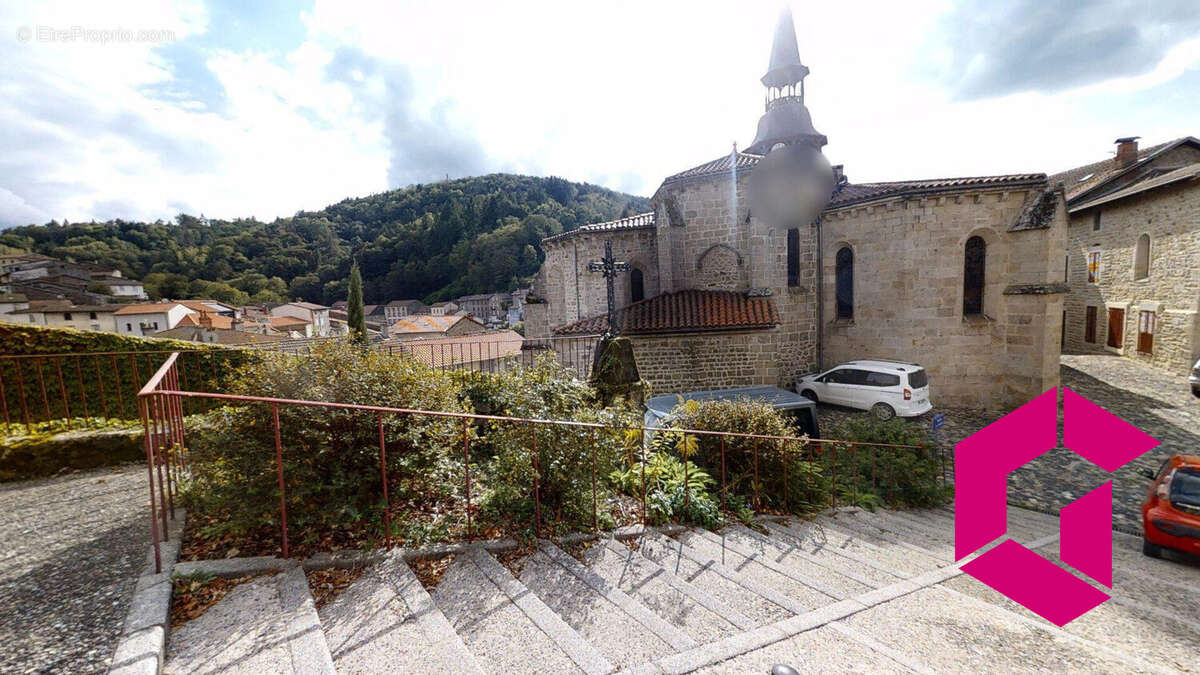 Maison à OLLIERGUES