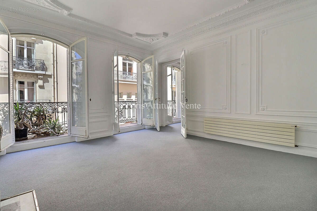 Appartement à PARIS-7E