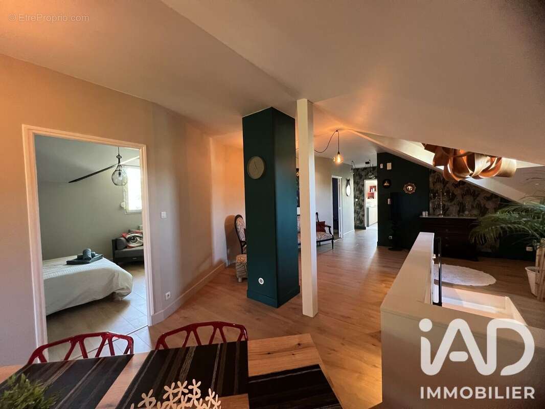 Maison 240 m² à Montferrand-Le-Chateau  - photo 6