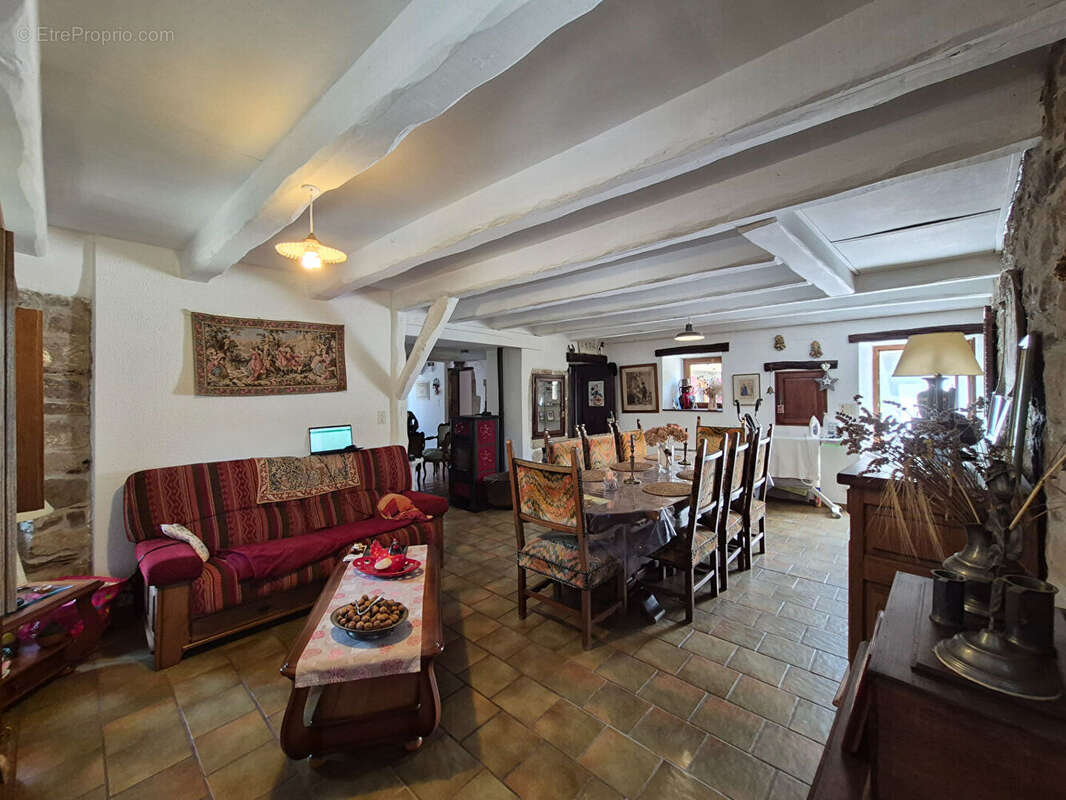 Maison à SAINT-BEAUZELY