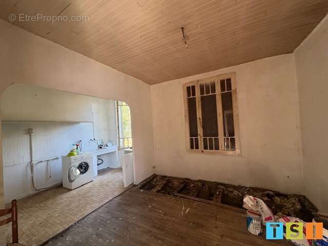 Maison à MONTREJEAU