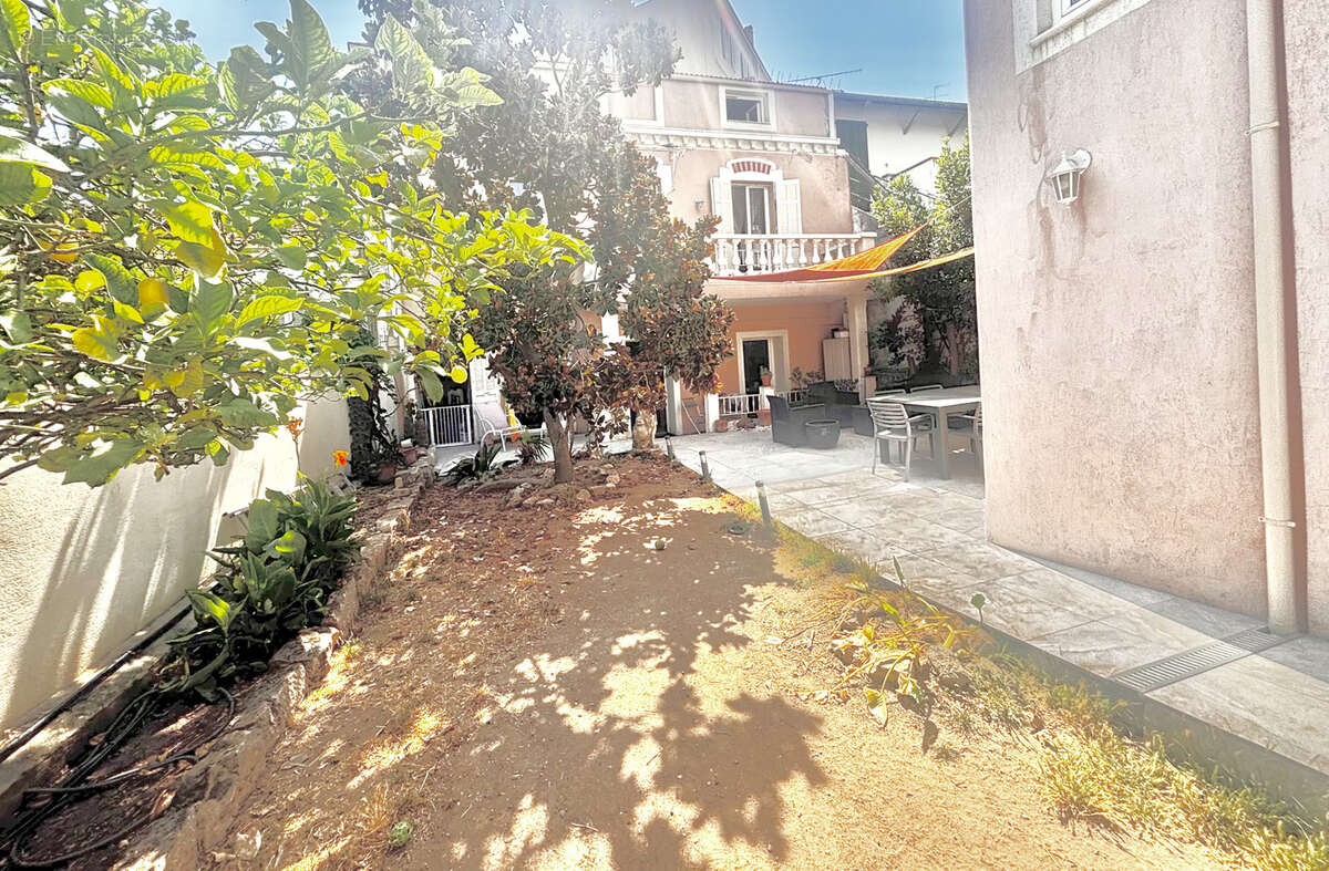 Cannes central ensemble immobilier 288m2 garages - photo 2