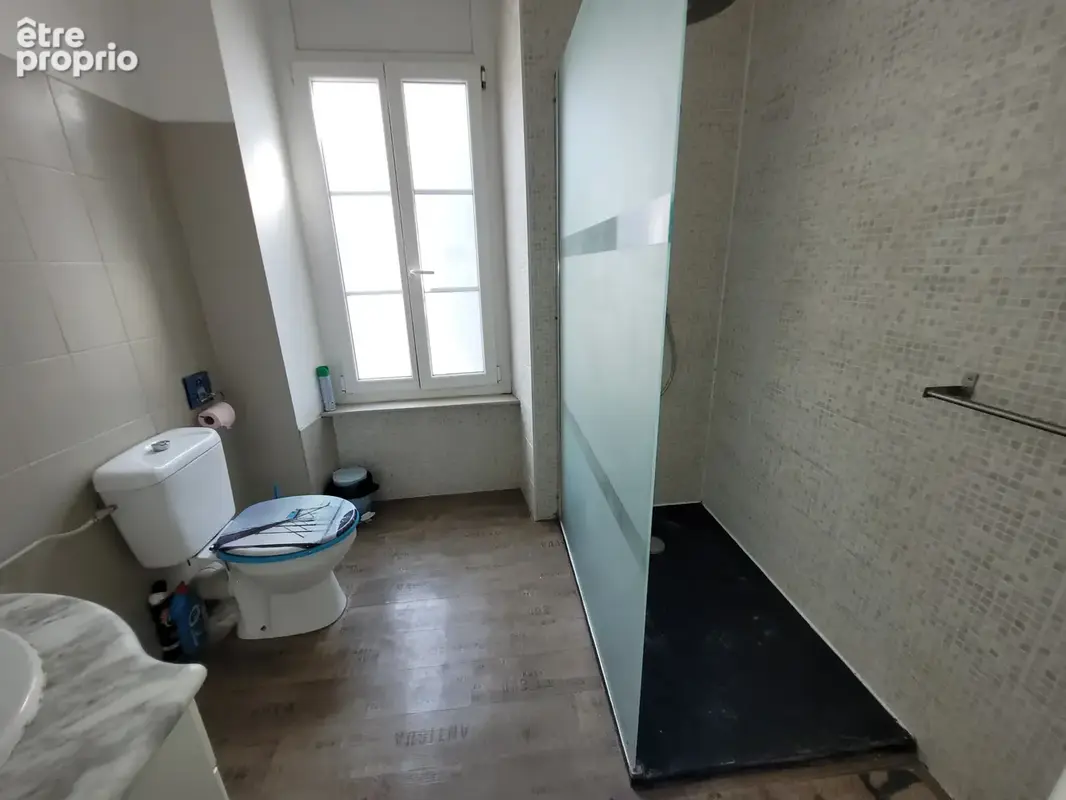 Fleury Agréable maison de village de type IV sur 3 niveaux, libre sur 4 faces située au centre du village dans - photo 10