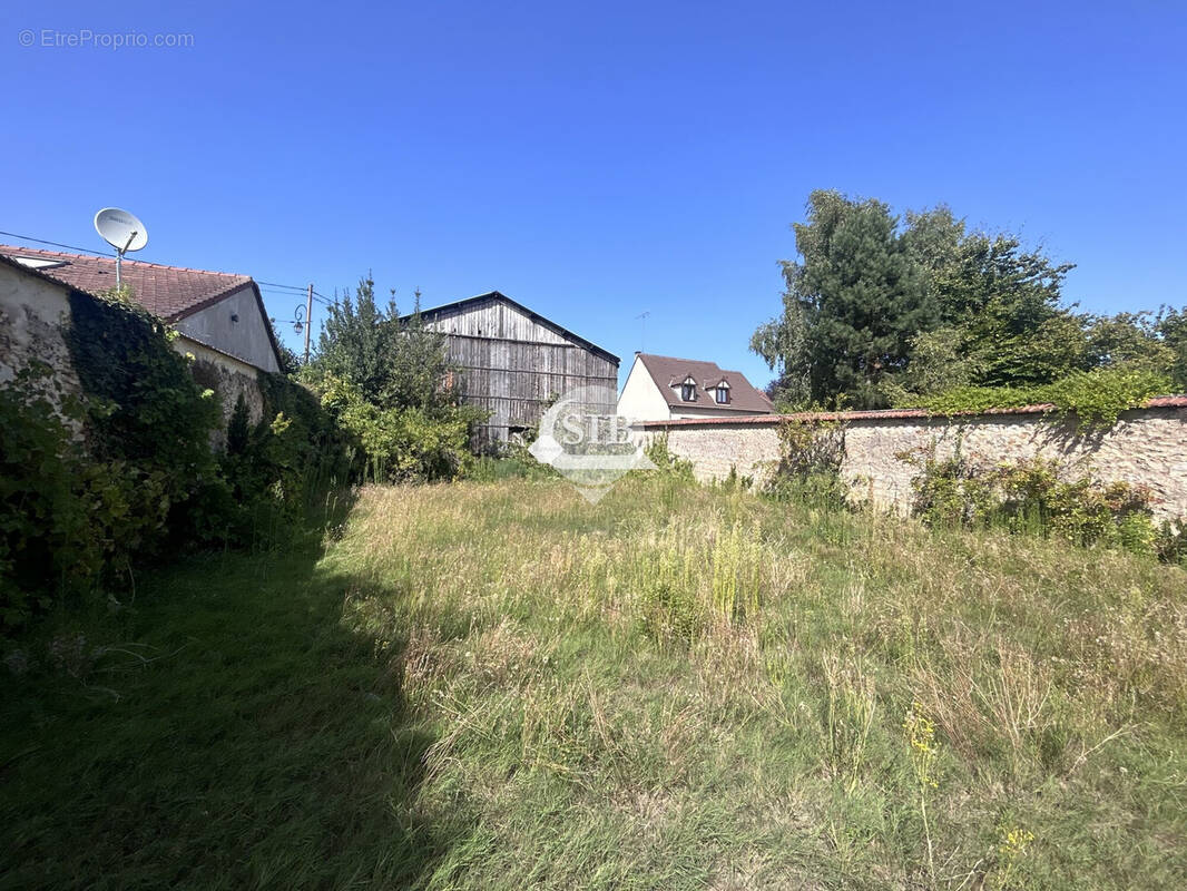 Terrain à LA VILLE-DU-BOIS