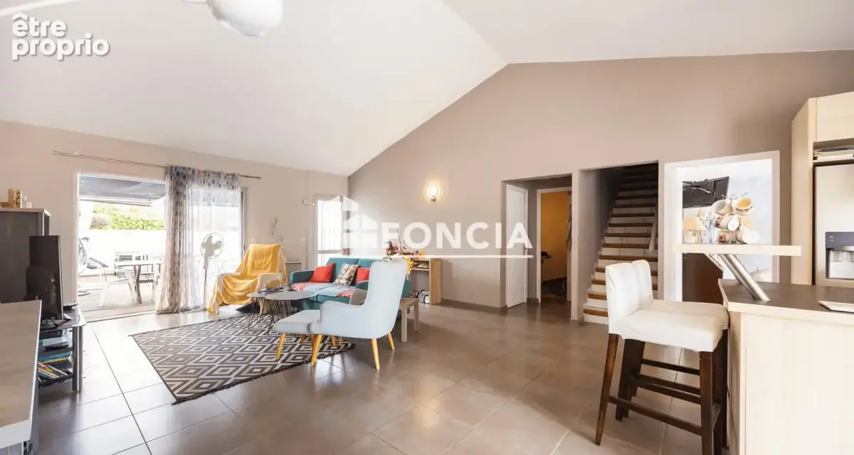 Entre le village et les plages, découvrez cette superbe maison de 105 m² habitables - photo 2