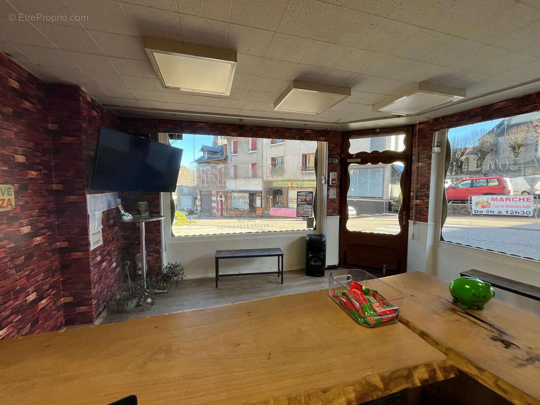 Commerce à SAINT-SAUVES-D'AUVERGNE