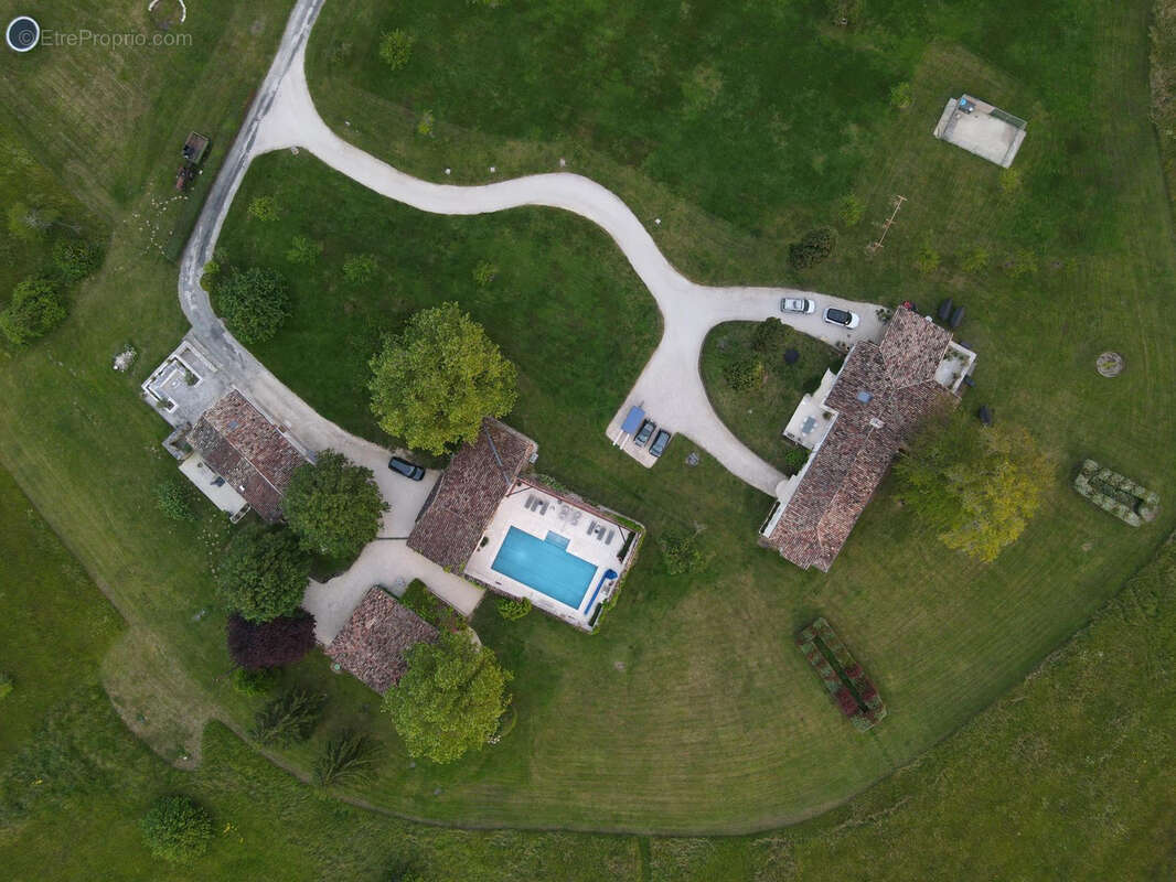 Maison à SAVIGNAC-SUR-LEYZE