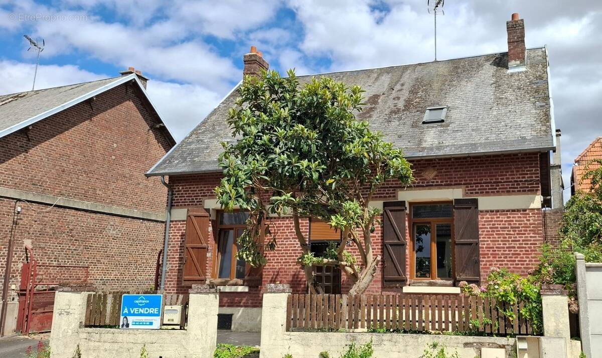 Maison à ETREILLERS