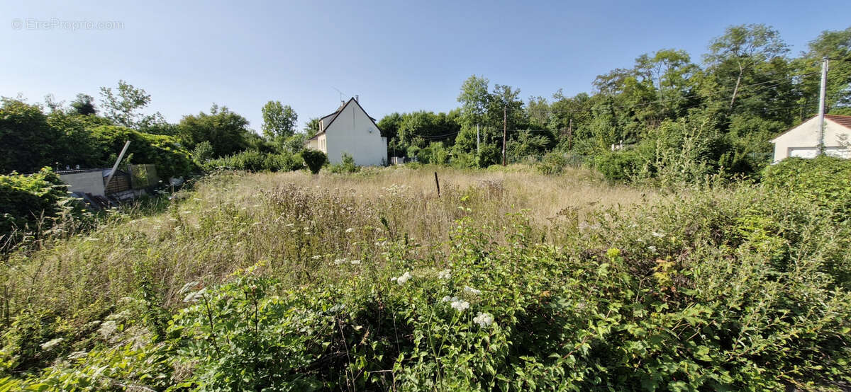 Terrain à ESBLY