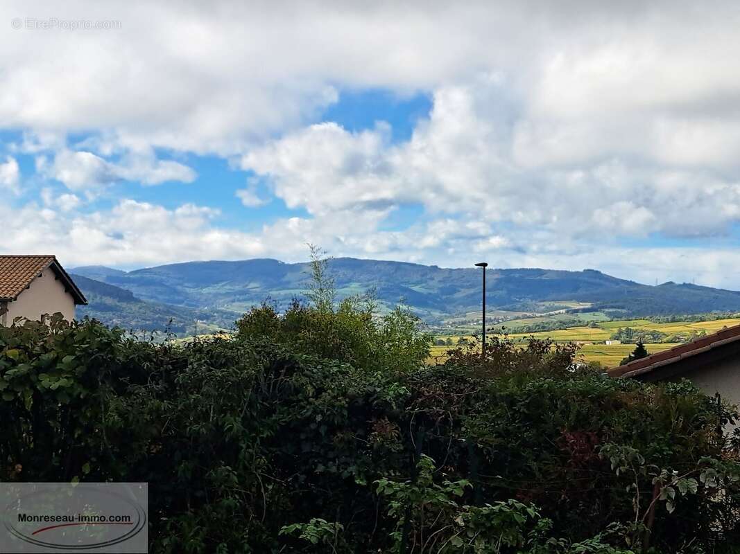 Maison à CHEVAGNY-LES-CHEVRIERES