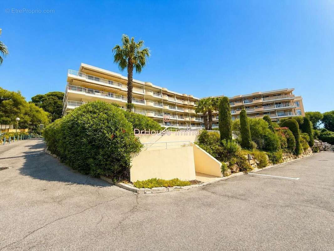 Appartement à SAINT-LAURENT-DU-VAR