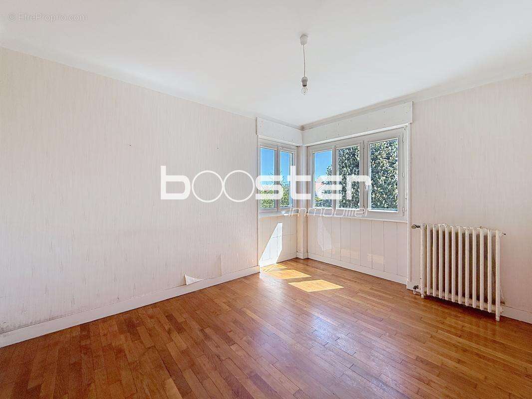 Maison à SAINT-YRIEIX-LA-PERCHE