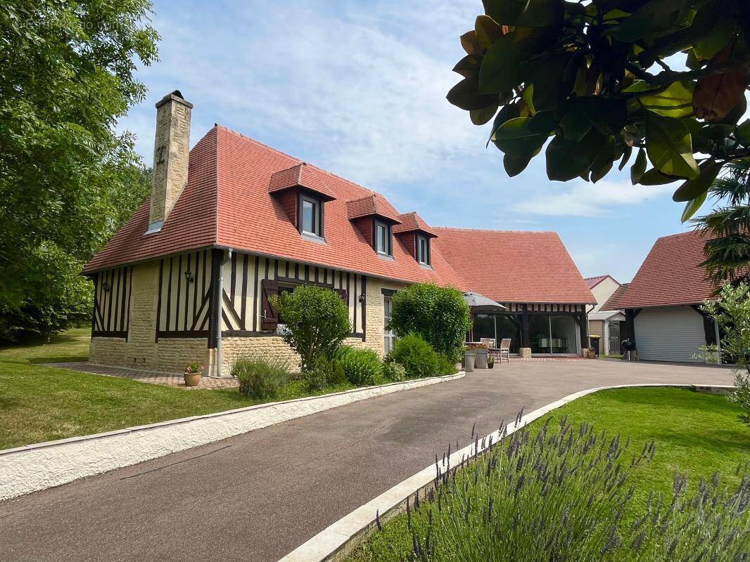 Maison à ARGENCES