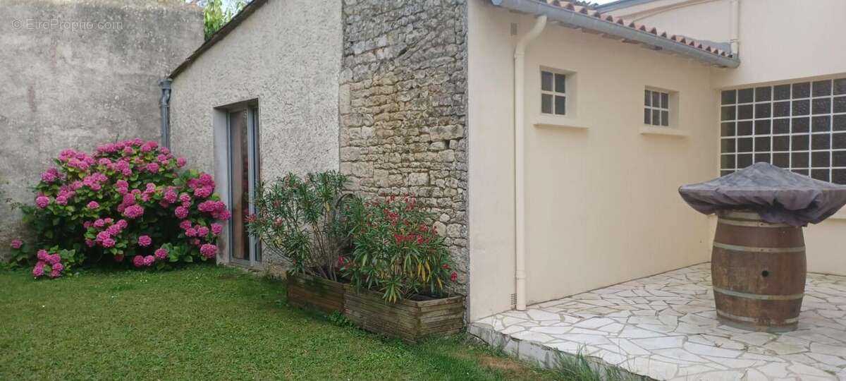 Maison à COULONGES-SUR-L'AUTIZE