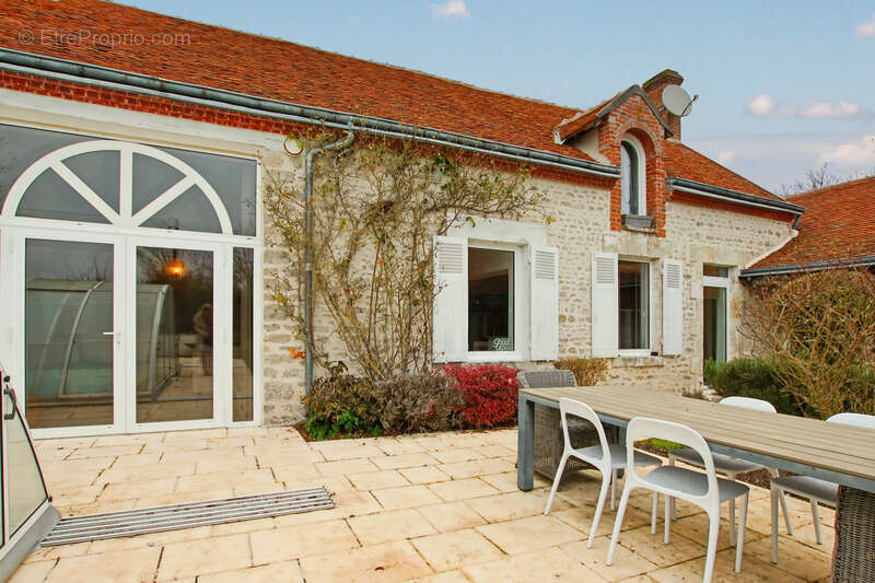Propriété Pierres apparentes, 242m², 5 chambres, Dortoir enfant et mezzanine, Loiret, Piscine, Jacuzzi, Terrain de tennis, Garag - photo 32