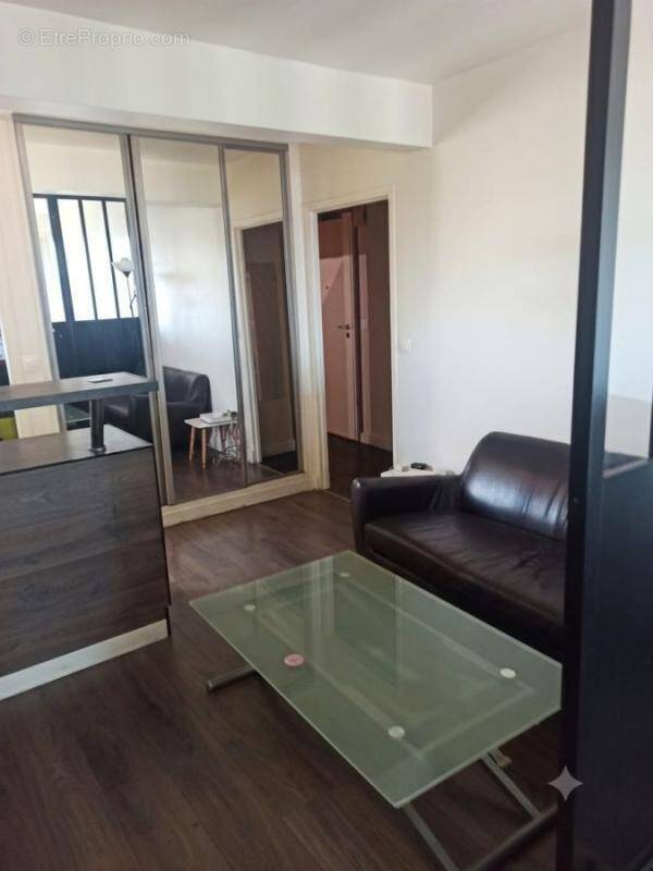 Appartement à CHARENTON-LE-PONT