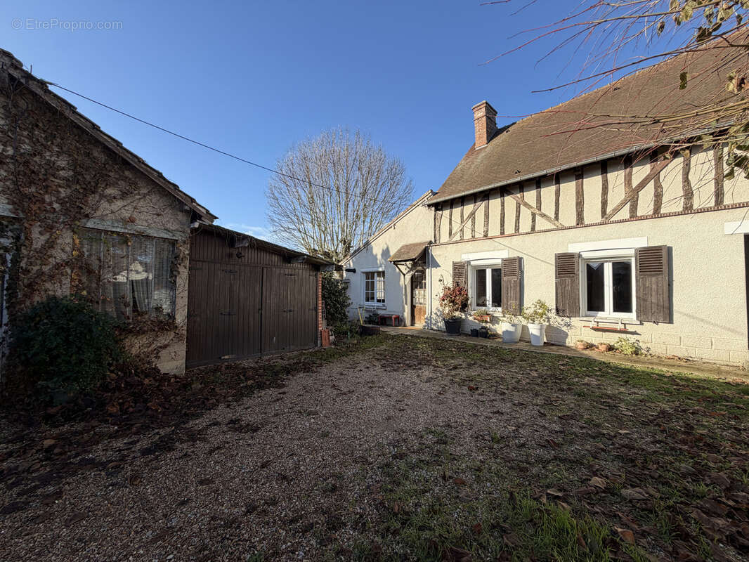 Maison à HOUDAN