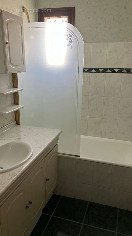 Appartement T4 de 95 m² Balcon Parking Cave - photo 8