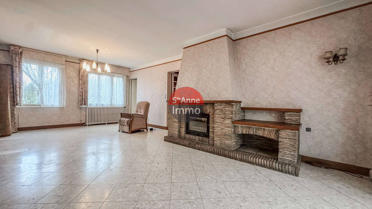 Maison à LIGNIERES-CHATELAIN