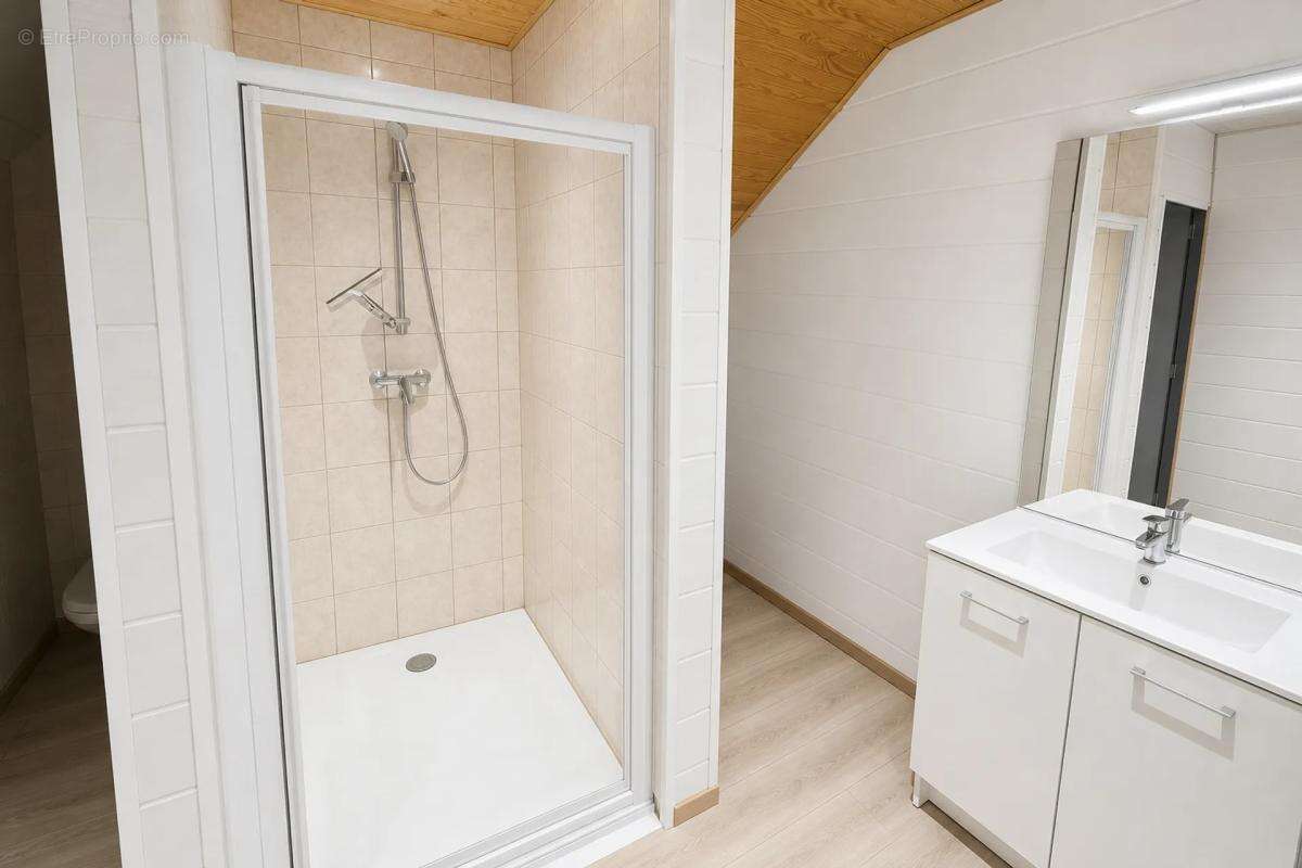 MONT-DORE – Maison de 140 m² sur 3 niveaux avec fort potentiel - photo 11