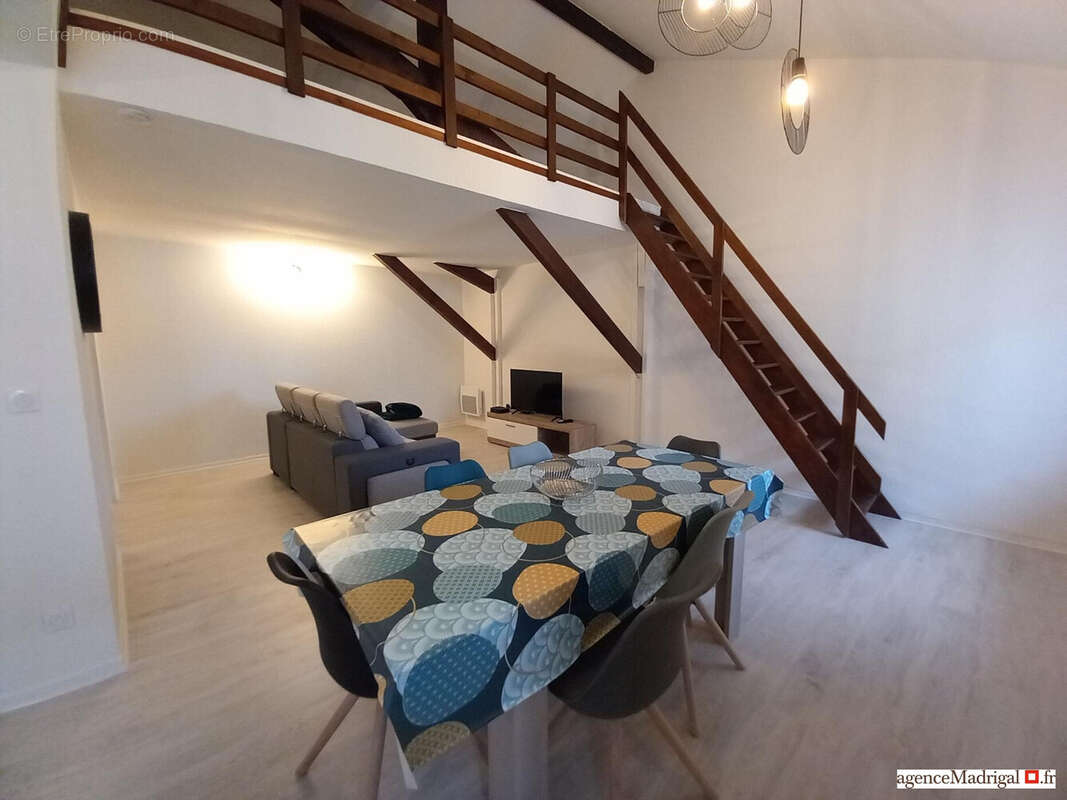 Appartement à RIVES