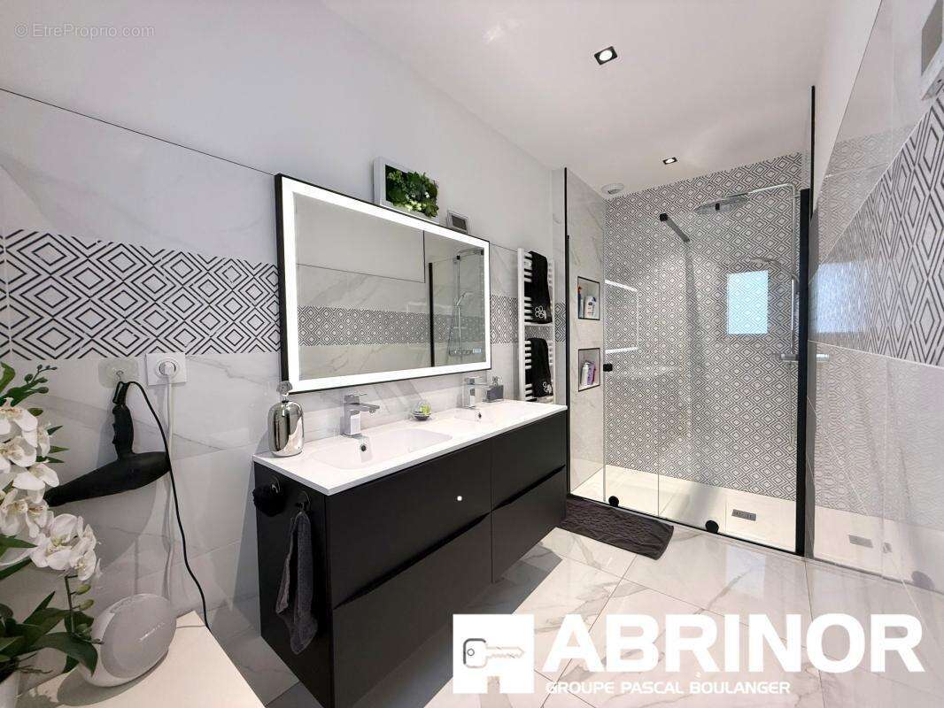 Maison à VERS-SUR-SELLES