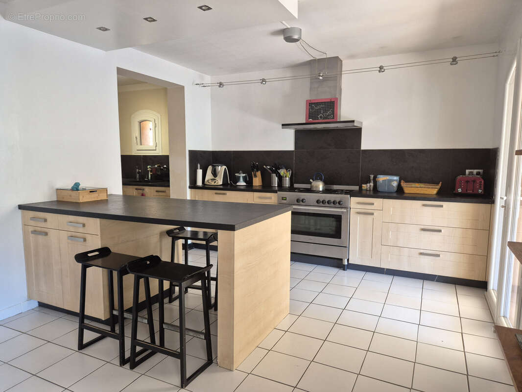 Maison à LE REVEST-LES-EAUX