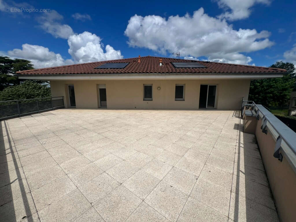 Appartement à RILLIEUX-LA-PAPE