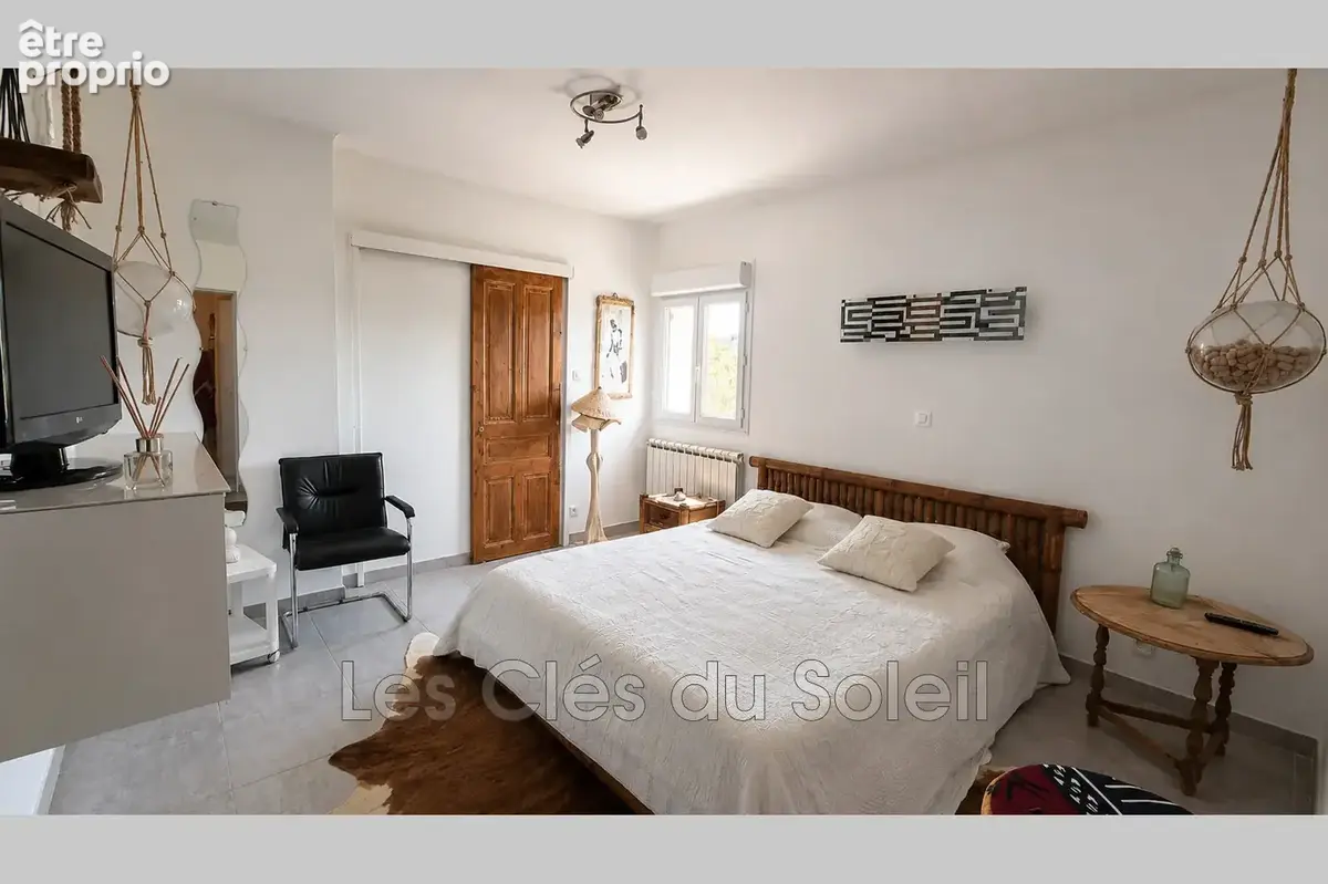 Maison 147 m² à Camps-La-Source  - photo 8