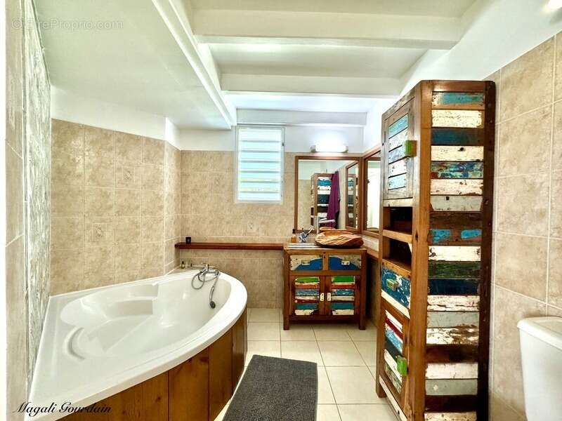 Saint-françois – à 100 mètres de la mer, ensemble immobilier de 3 villas indépendantes - photo 7