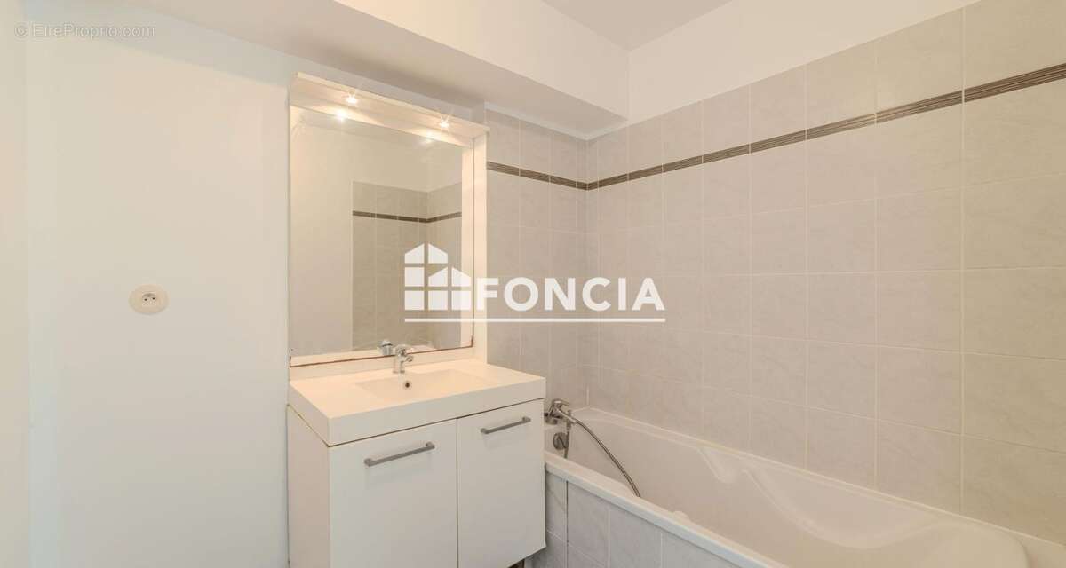 T4 - caluire renove etage eleve - balcon - garage double - photo 8