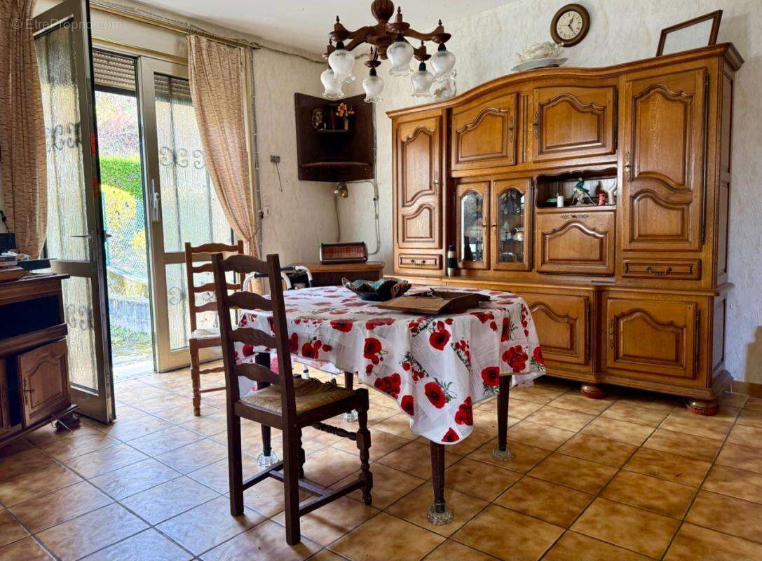 SUCCESSION VACANTE ! Maison mitoyenne 4 pièces 3 chambres 83 m2 JOEUF, offrant un fort potentiel de rénovation - photo 7