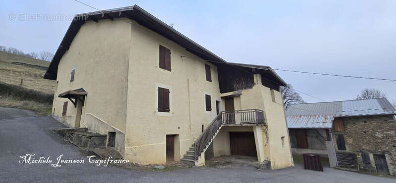 Maison à BETTON-BETTONET