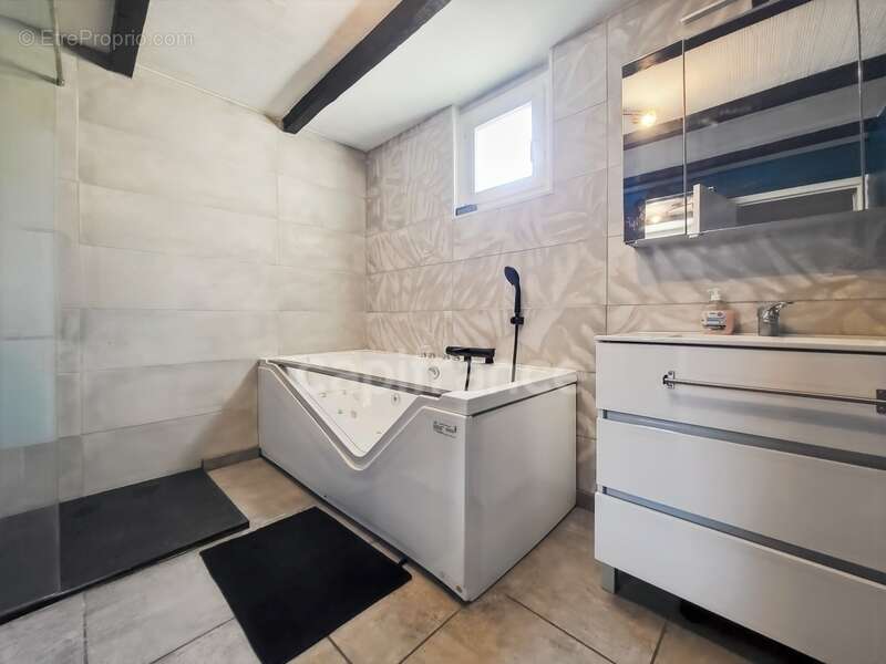 CHAMPDÔTRE, maison familiale d'une surface de 255 m² au sol avec 7 chambres et piscine - photo 5