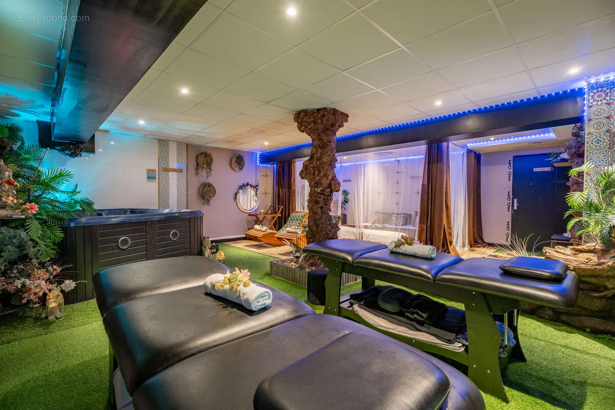 Commerce à CARRY-LE-ROUET