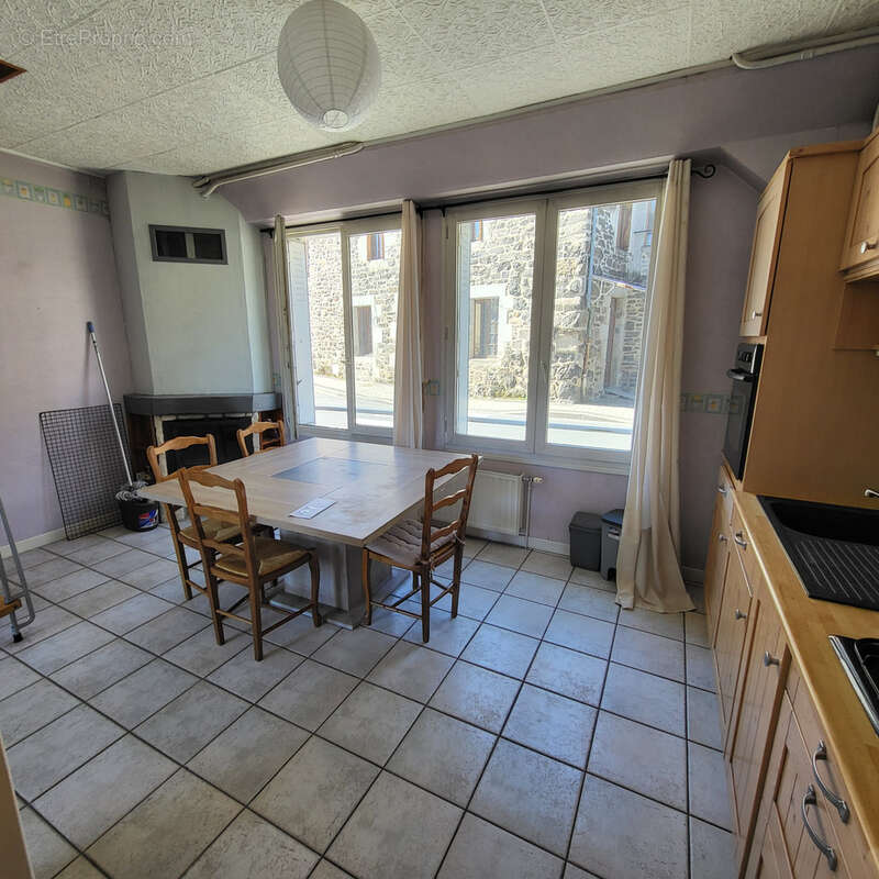 Immeuble RIOM-ES-MONTAGNES, idéal investisseur - photo 10