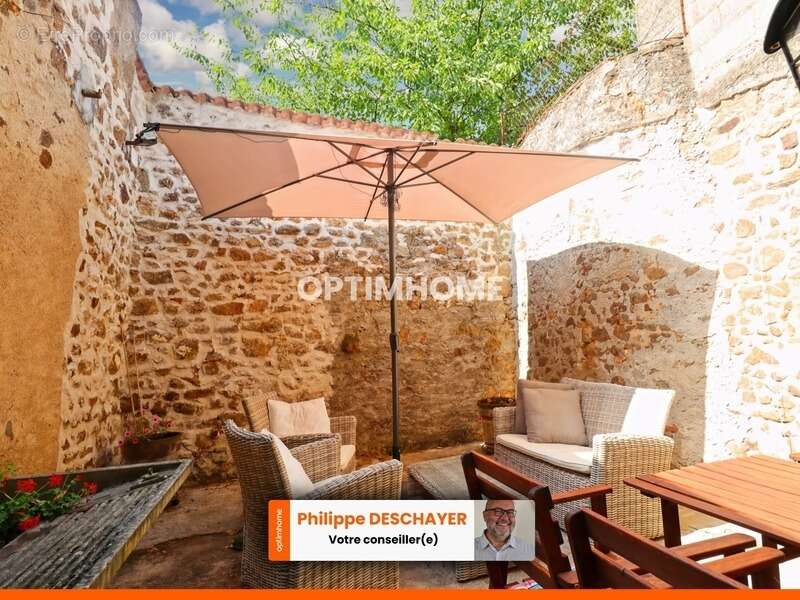 Maison à MAGNAC-LAVAL