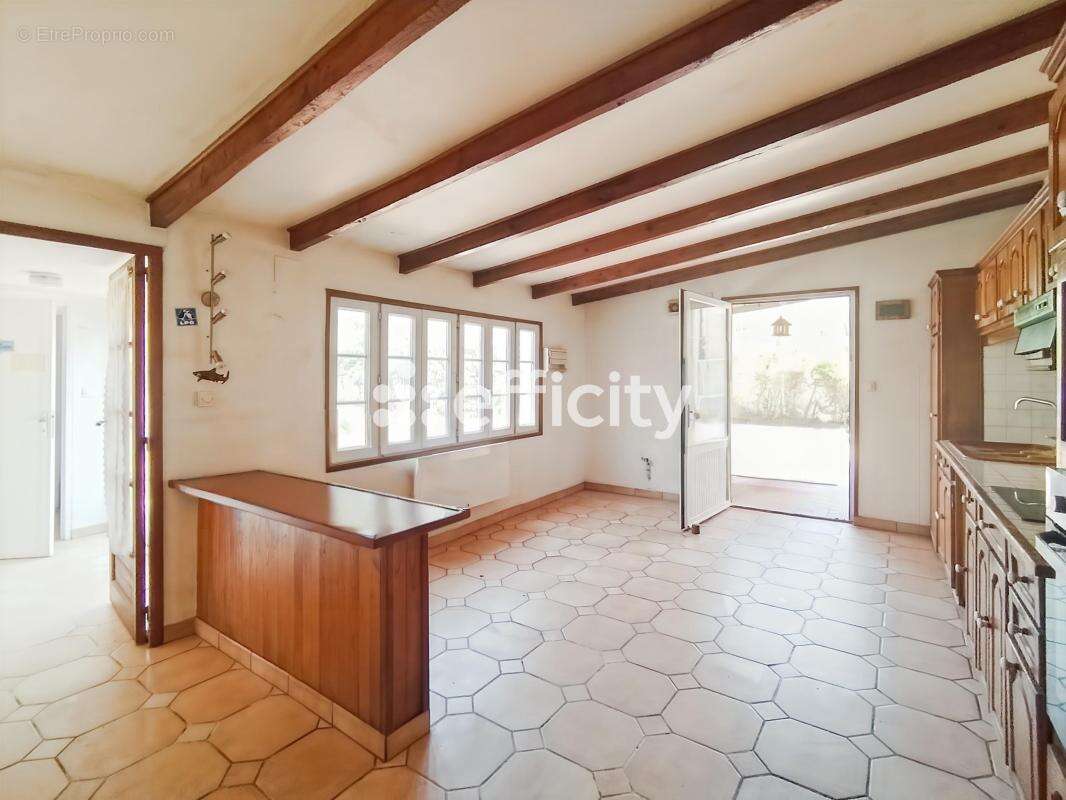 Maison 5 pièces 181 m² à vendre à Ferrieres (17170) - photo 4