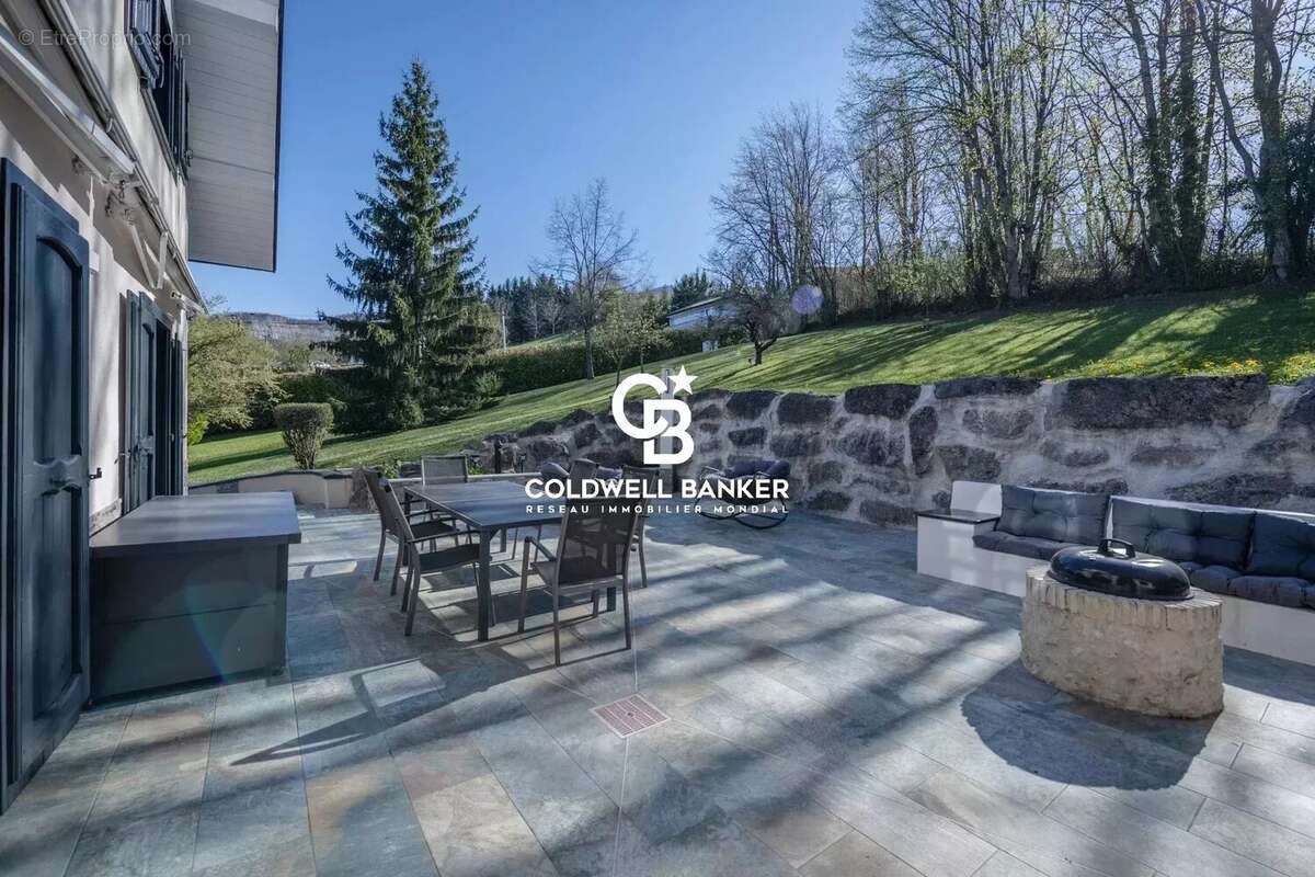 Maison à MONTAGNOLE