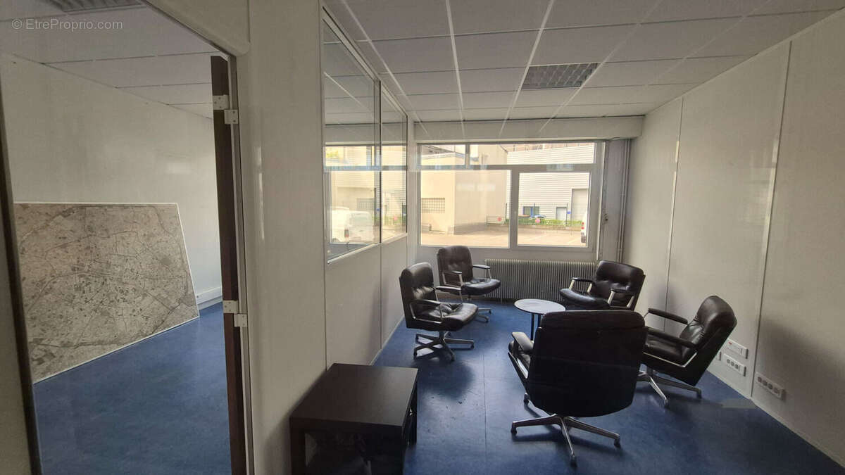 Plateau de bureaux avec quai de dechargement - photo 3