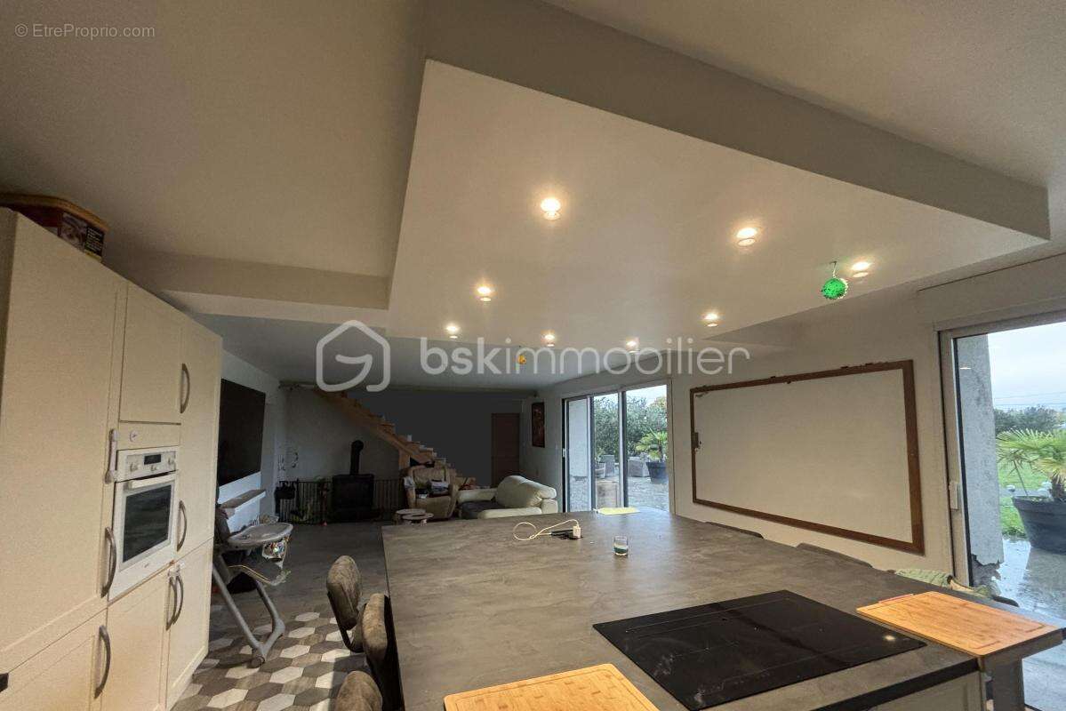 Maison à MAUZE-SUR-LE-MIGNON