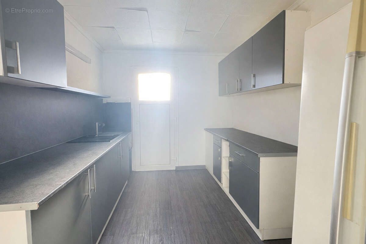 Maison à SAINT-LAURENT-DE-LA-SALANQUE