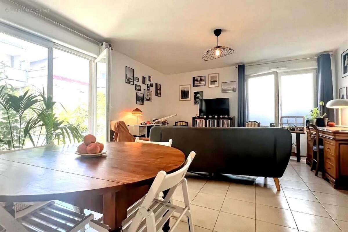 Photo 7 - Appartement à VILLEURBANNE