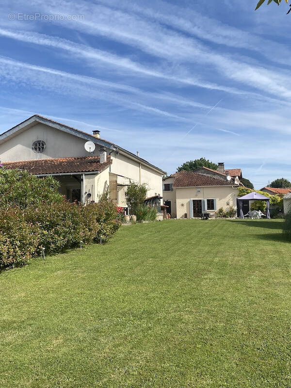 Maison à BRIE-SOUS-CHALAIS
