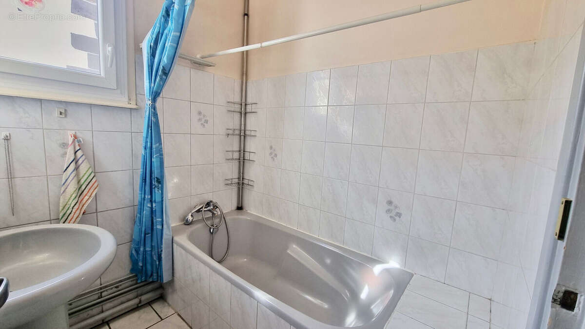 PONT-DU-CHÂTEAU / Centre bourg immeuble de rapport à vendre, belle opportunité ! - photo 8