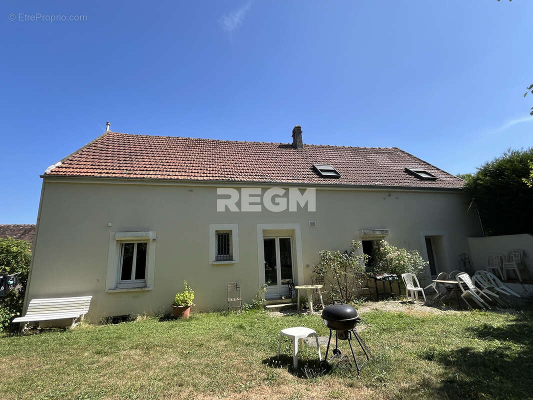 Maison à LA CHAPELLE-LA-REINE