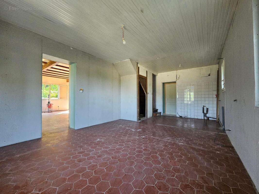 Maison à SAINT-JEAN-D'ANGELY