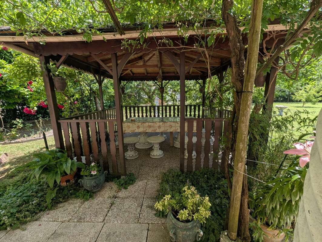 Maison à ETREMBIERES