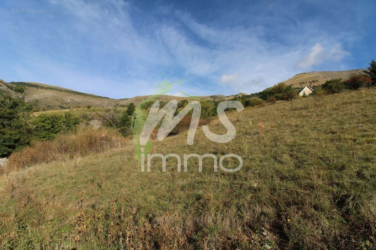 Terrain à LA ROCHE-DES-ARNAUDS