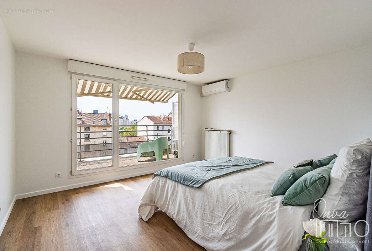 Reconnaissance Balzac / Montchat -  Lumineux T6 de 140m² avec vue dégagée - photo 8